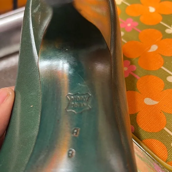 Vintage 1980’s Bruno Magli Size 8 Green Leather Heels with Croc Bow - Picture 11 of 17